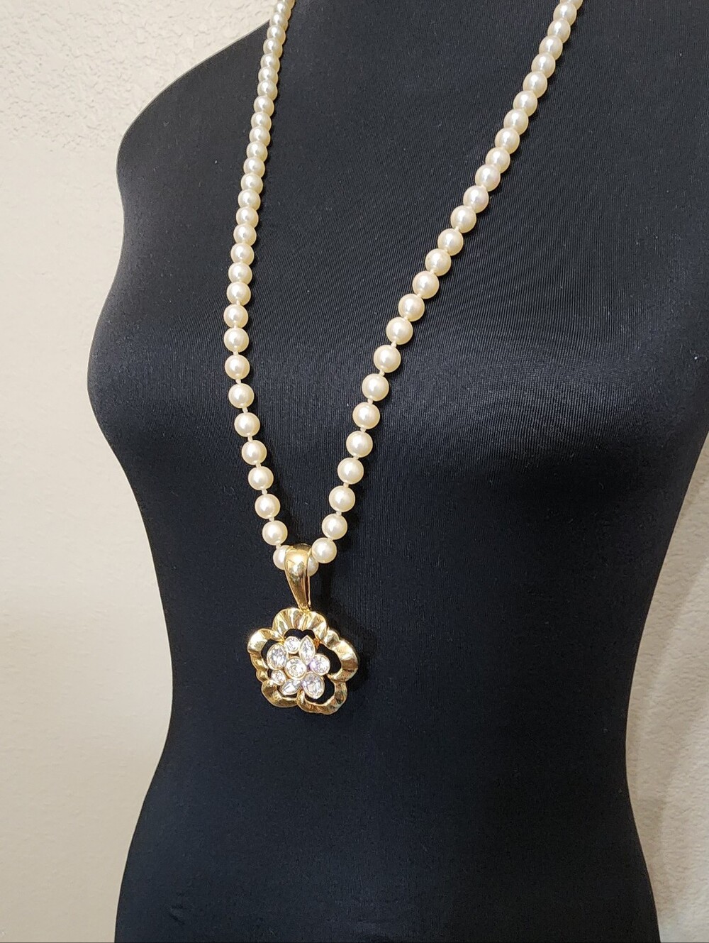 SAL Pearl Necklace Vintage Rhinestone Gold Tone Flower Pendant